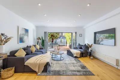 Image de Luxury 5 bedroom home, newly refurbished to a high standard throughout