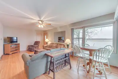 Image de Waterfront Lake Holcombe Getaway w/ Dock