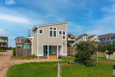 Image de Oceanside Cottage Steps from the Beach! The Gray Sandcastle!