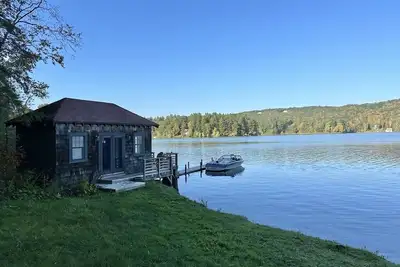 Image de Lake Garfield Waterfront Home And Boathouse