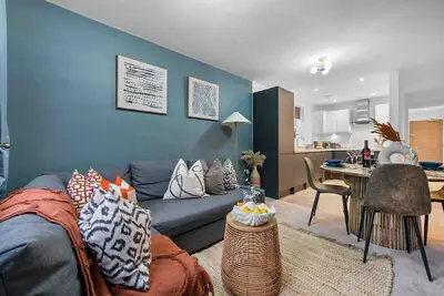 Stylish 1 Bed Apt, Spacious Chic - Southampton