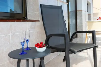 Agréable appartement pour 6 personnes avec climatisation, Wifi, Tv, terrasse et parking