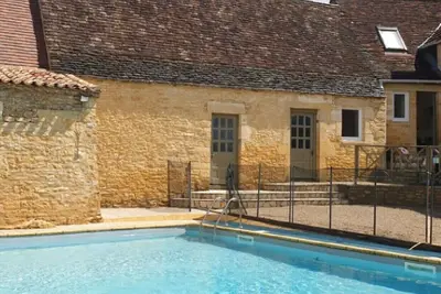 Image de Maison 8 pers. - 4 ch. en cours fermee, piscine privee a 10 mn de Sarlat