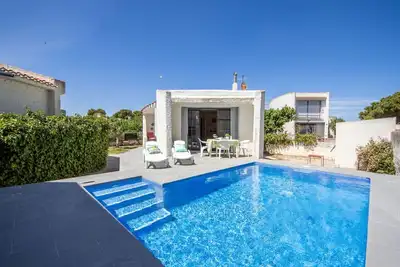Image de Belle maison de vacances privée avec piscine privée, climatisation, Wifi, Tv, terrasse, parking