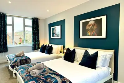 Chic 3br Bournemouth Apt - Near Beach & Shops!