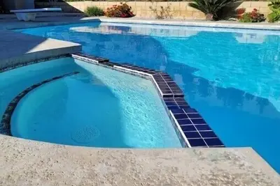 Image de 2 bedroom 1 bath private home with a Pool\n