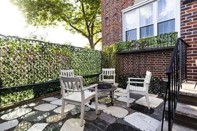 Image de Stylish 2-4 Bedroom 2 Bath! Convenient! 24\/7 Parking! \n