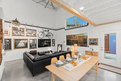 Image de Entire Townhouse, 2 Bed + Office Loft & Courtyard