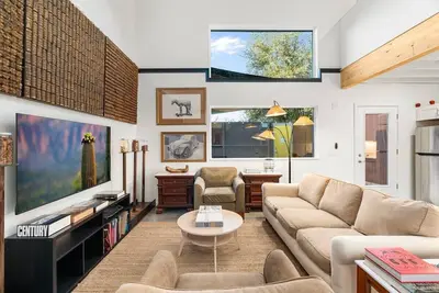 Image de Entire Townhouse, 2 Bed + Office Loft & Courtyard