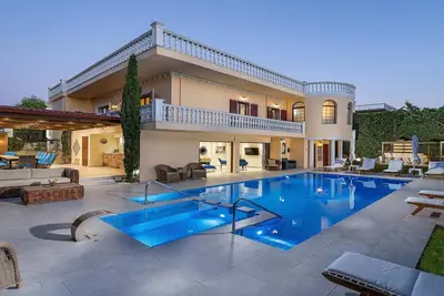 Image de Pandis Palace luxury villa, 5 minutes walking to beach, heating pool, privacy