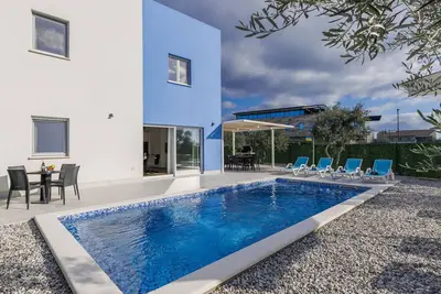 Image de Belle maison de vacances privée avec piscine privée, Wifi, climatisation, Tv, terrasse, parking