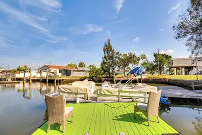Image de 1 Mi to Beach: Home w/ Dock on Canal in Hudson