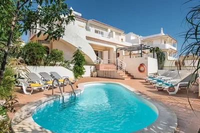 Magnifique maison de vacances avec Wifi, piscine privée, climatisation, Tv, terrasse et parking