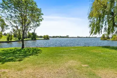 Image de Yarrawonga Lakeside Apartment  23