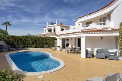 Image de Belle maison de vacances privée avec Wifi, piscine privée, climatisation, Tv, terrasse et parking