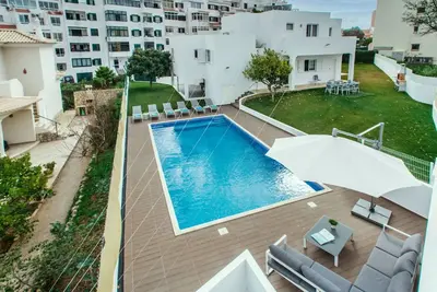 Belle maison de vacances privée avec piscine privée, Wifi, climatisation, Tv, patio, parking