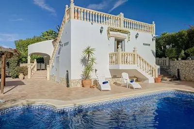 Image de Maison de vacances privée avec piscine privée, climatisation, Wifi, Tv, patio, parking