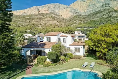 Image de Magnifique maison de vacances privée avec piscine privée, climatisation, Wifi, Tv et patio