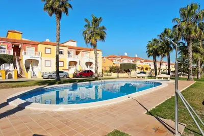 Image de Belle maison de vacances pour 4 personnes avec piscine, climatisation, internet, Tv et terrasse