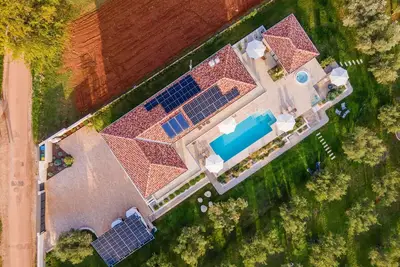 Image de Maison de vacances privée avec piscine privée, Wifi, bain à remous, climatisation, Tv, terrasse