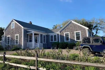 Image de Charming Yompasham Home, bright & spacious 3b tucked away, walkable to town