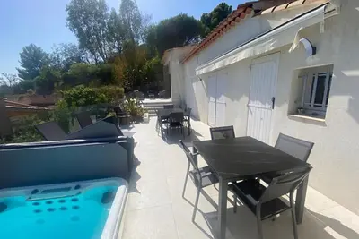 Image de Maison de vacances privée avec climatisation, bain à remous, piscine privée, Wifi, Tv, terrasse