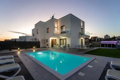Image de Merveilleuse maison de vacances privée avec climatisation, Wifi, piscine privée, Tv et terrasse