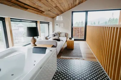 Image de Magnifique maison de vacances privée avec Wifi, bain à remous, Tv, terrasse et parking