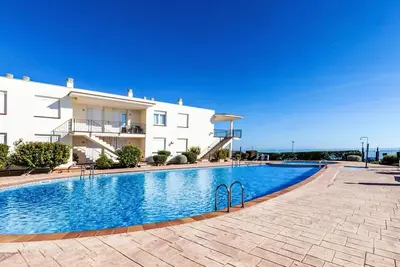 Agréable appartement pour 4 personnes avec piscine, Wifi, Tv, terrasse et parking