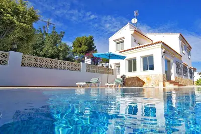 Belle maison de vacances privée avec climatisation, Wifi, piscine privée, Tv, terrasse et parking