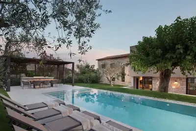 Image de Maison de vacances privée avec piscine privée, Wifi, bain à remous, climatisation, Tv, terrasse