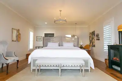 Image de A secluded haven on 5, 000 acres in Nw Georgia, just 45 minutes from Atlanta and Chattanooga, and a quick 10-minute drive to downtown Rome. Explore private trails along the Etowah river, bask in wildlife, and gaze at mesmerizing stars. Your perfect es