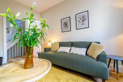 Image de Margate |Historic Home in Old Town | Parking 2 cars