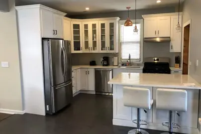 Image de Spacious Bi-Level Apartment With Patio and Garage