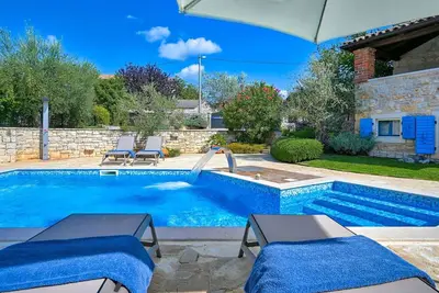 Image de Maison de vacances privée avec piscine privée, climatisation, Wifi, Tv, terrasse, animaux admis