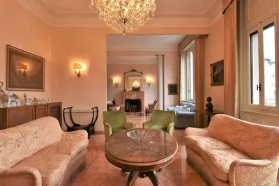 Confortable appartement pour 10 personnes avec climatisation, Wifi, Tv, balcon et parking