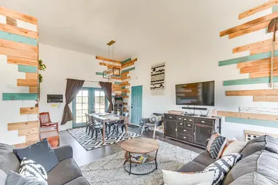 Image de Quiet Oasis w/ Hot Tub: 21 Mi to Joshua Tree!