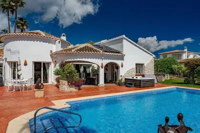 Image de Belle maison de vacances privée avec climatisation, piscine privée, Wifi, Tv et patio