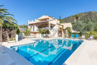 Image de Belle maison de vacances privée pour 6 personnes avec Wifi, piscine privée, Tv, patio et parking