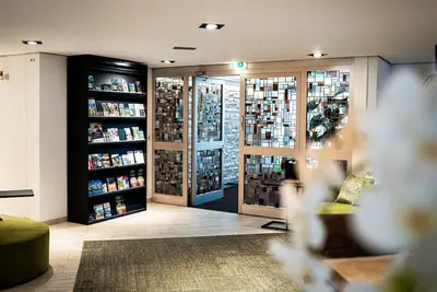 Image de Bel appartement pour 37 personnes avec bain à remous, Wifi, piscine, terrasse et parking