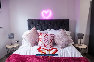 Image de The Knutton Haven- Beautiful & Spacious 3br House