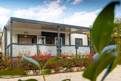 Image de Agréable appartement dans une maison de vacances avec climatisation, piscine, Wifi, Tv et terrasse