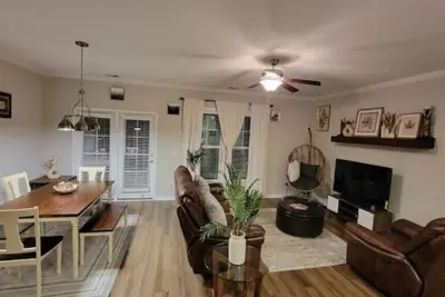 Image de 3-Bedroom Executive Rental just 19 minutes from River Street