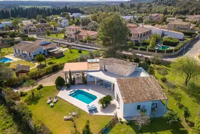 Image de Belle maison de vacances privée avec piscine privée, Wifi, climatisation, Tv, patio et parking