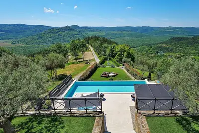Image de Maison de vacances privée avec Wifi, bain à remous, climatisation, piscine privée, Tv, terrasse