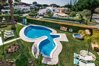 Image de Belle maison de vacances privée avec climatisation, piscine privée, Wifi, Tv, patio et parking