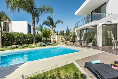 Image de Maison de vacances privée avec climatisation, piscine privée, Wifi, Tv, terrasse, parking