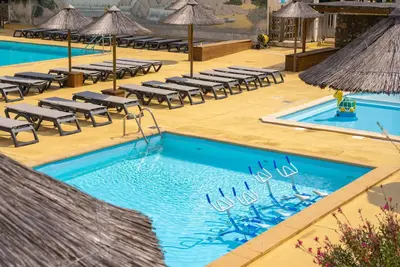 Image de Appartement dans une maison de vacances avec piscine, Wifi, climatisation, Tv, terrasse, parking