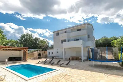Image de Belle maison de vacances privée avec piscine privée, Wifi, climatisation, Tv, terrasse et parking