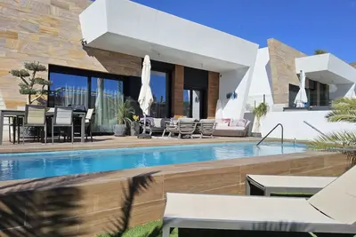 Image de Maison de vacances privée avec piscine privée, climatisation, Wifi, Tv, patio, vue panoramique